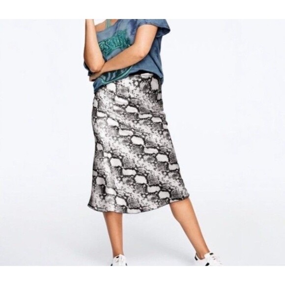 Victoria's Secret PINK Satin Skirt Snake Skin Color Size M - Picture 1 of 10